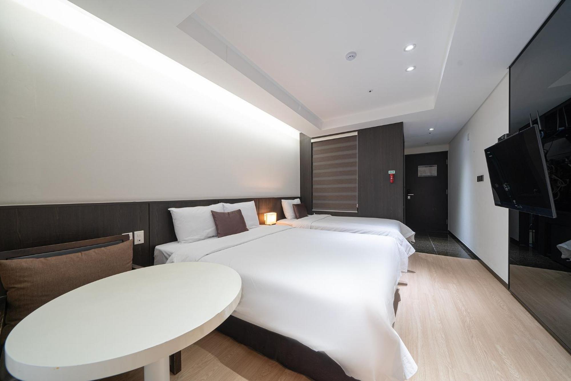 Ramada By Wyndham Yongin Hotel Exterior foto