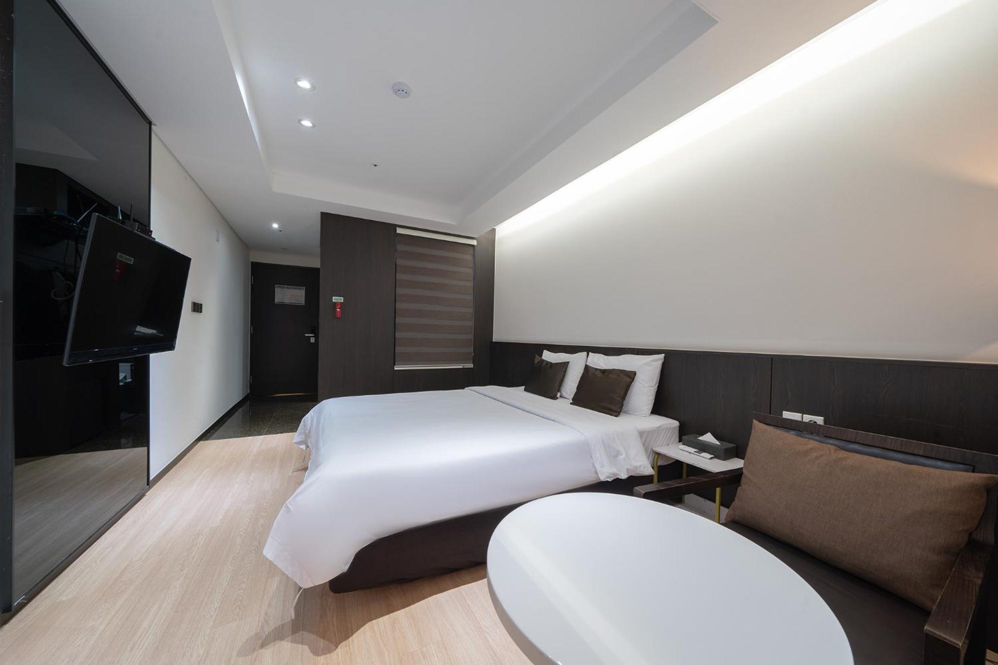 Ramada By Wyndham Yongin Hotel Exterior foto