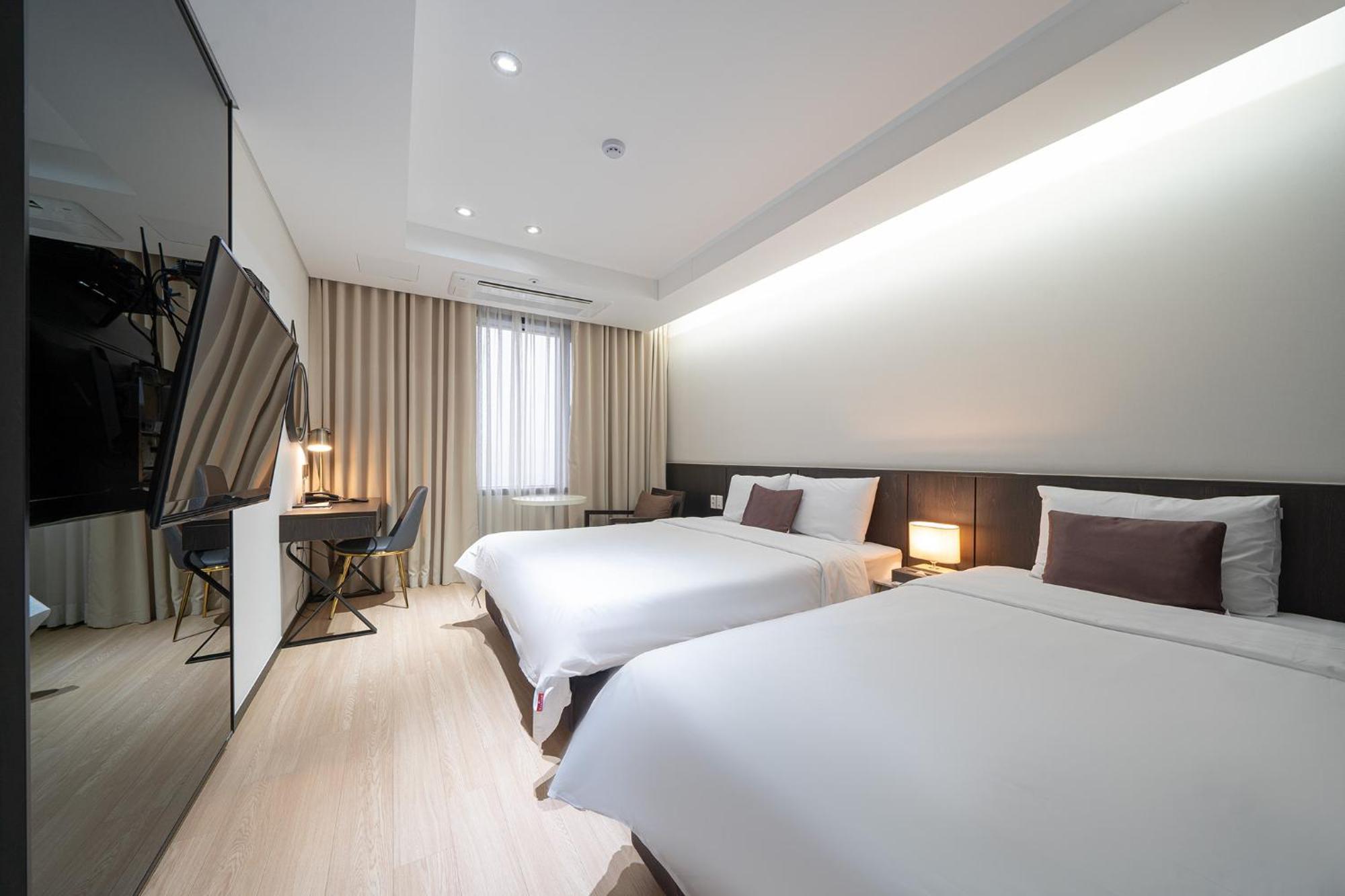 Ramada By Wyndham Yongin Hotel Exterior foto